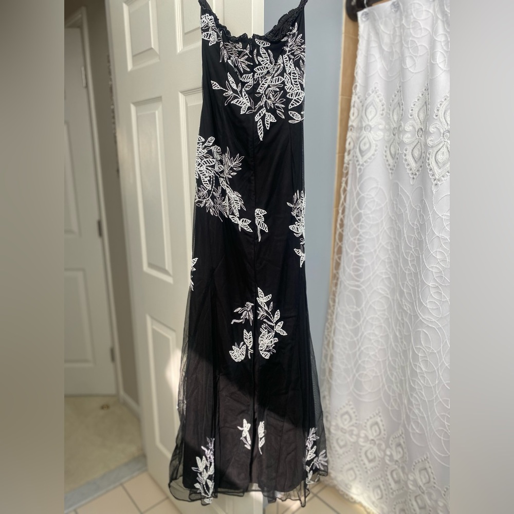 Vintage Cache Strapless Gown - Picture 2 of 6